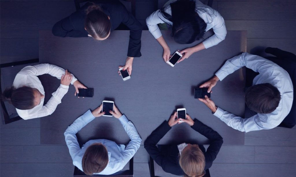 загрузка с телефона